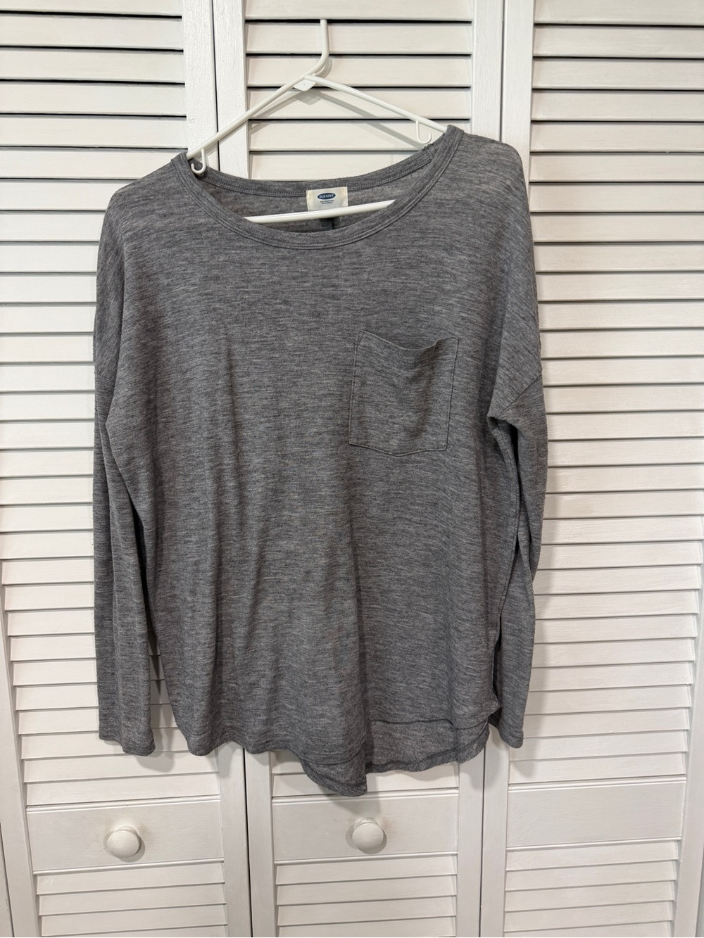 Old Navy Gray Long-Sleeve Pocket Tee